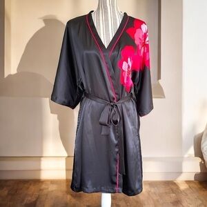 Morgan Taylor robe, size M, polyester, inside tie, removable self belt, EUC